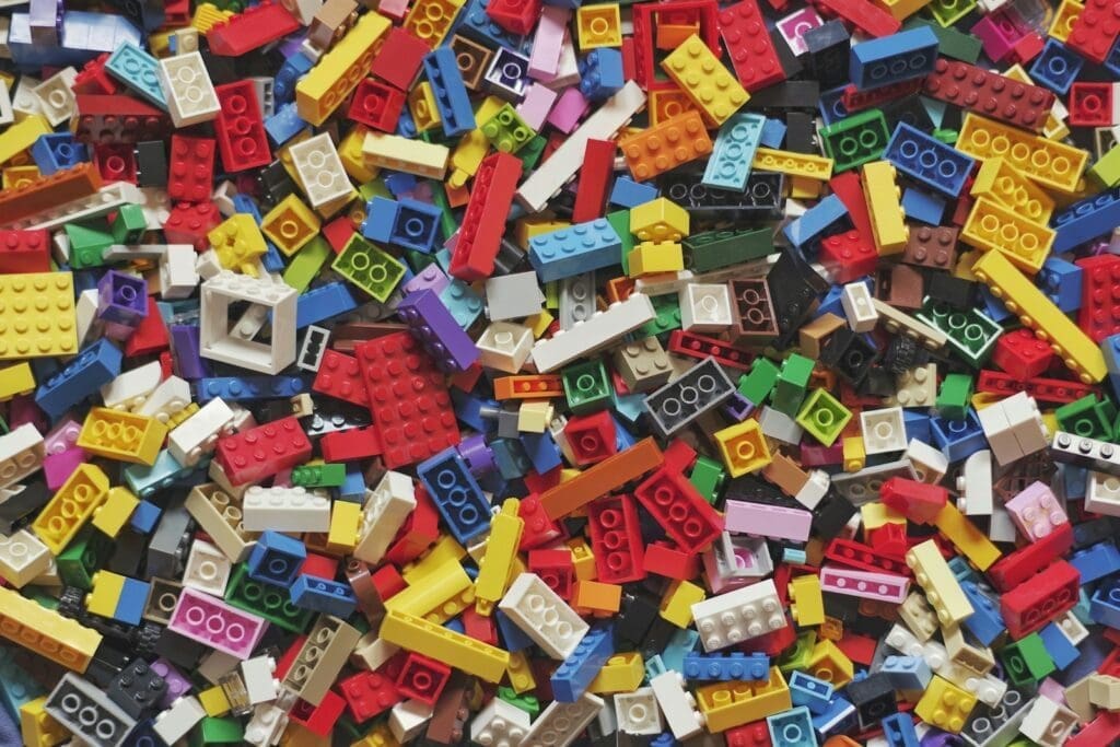 HTML and CSS for beginners: colourful yellow, red, blue and green building bricks