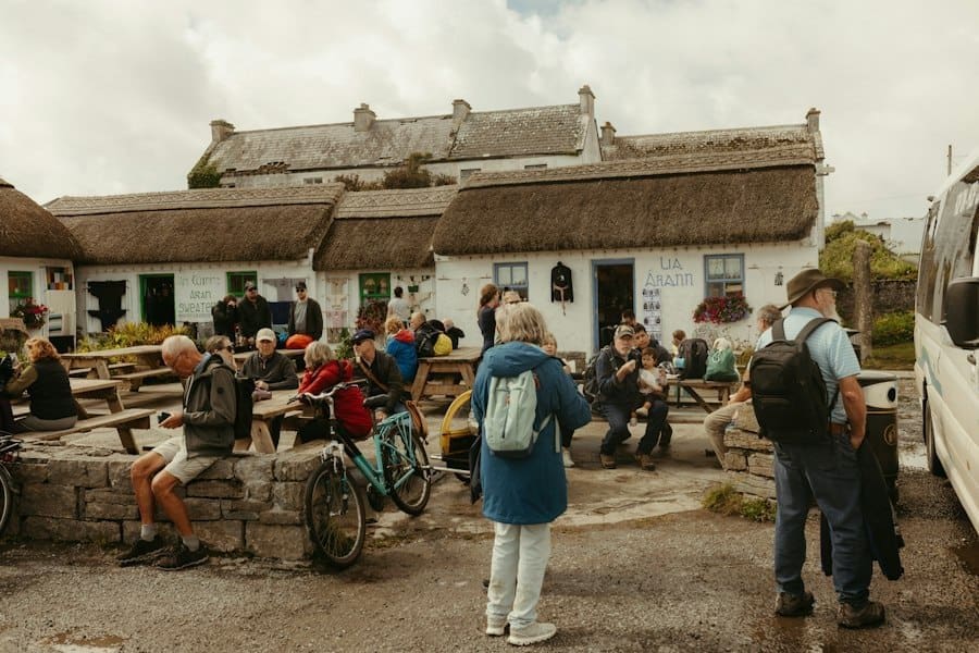 Photo Irish crafts pottery weaving woodturning