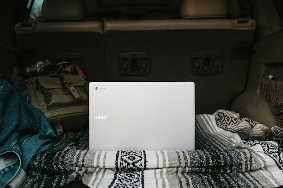 Photo Chromebook vs Laptop comparison