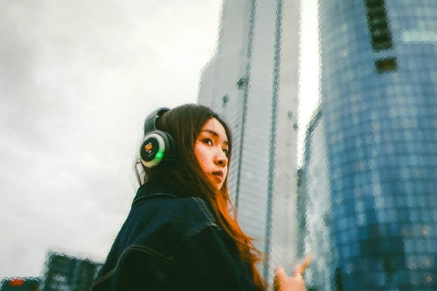 Photo best noise cancelling headphones work travel