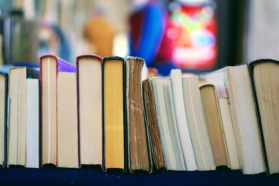 Photo starting a successful book club tips