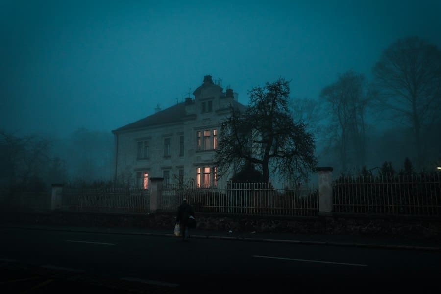 Irish ghost stories - Irish Ghost Stories to Read on a Dark Winter's Night