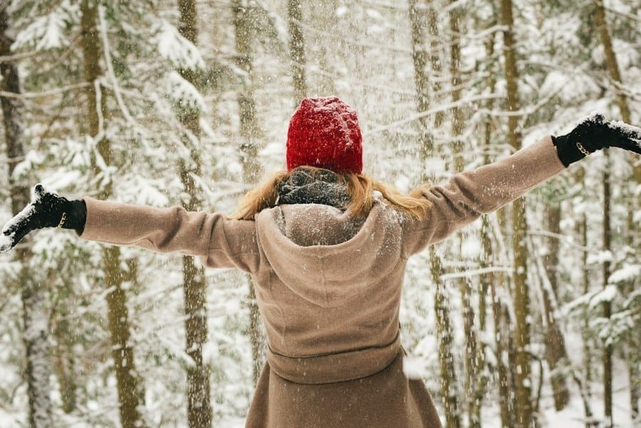Photo winter wellness light movement routine